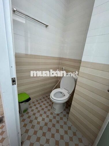 Văn phòng 80m2 Vạn Phúc, ngăn sẵn 2 phòng, có nội thất, hầm. Chỉ 16 tr