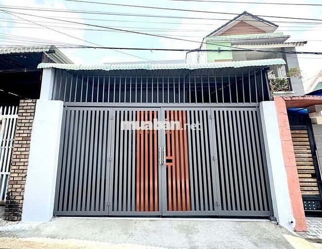 CHO THUÊ NHÀ 130m2,NGAY CHỢ PHÚ THỌ,XE HƠI TRONG NHÀ. CHỈ 5.5 TR.Đ/TH