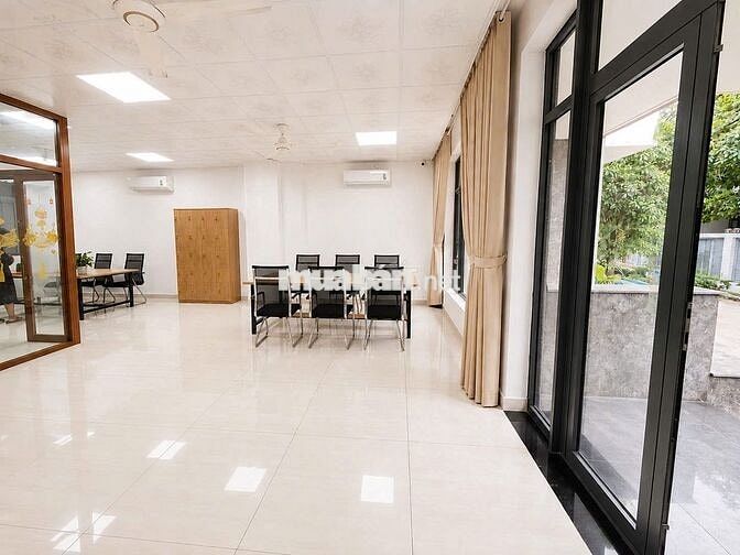 Văn phòng 120m2, ngăn 2 phòng xuất VAT, có t.máy, hầm xe . Giá 21 tr