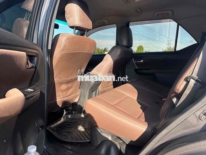 Toyota Fortuner 7 chỗ màu Xám