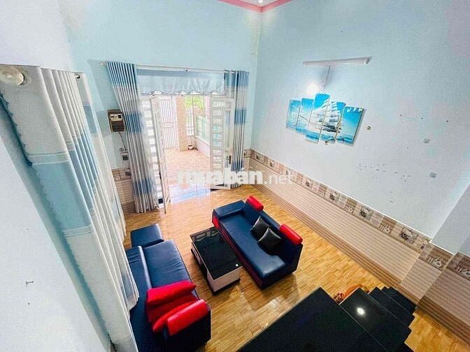 Cho thuê nhà gác lửng full nội thất đường lớn