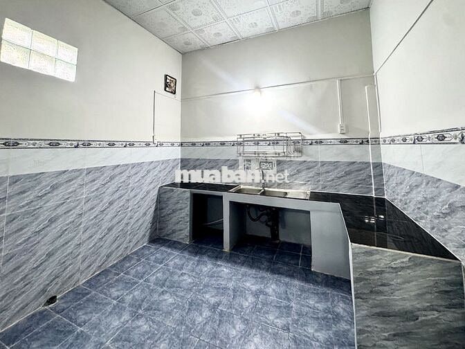 CHO THUÊ NHÀ 130m2,NGAY CHỢ PHÚ THỌ,XE HƠI TRONG NHÀ. CHỈ 5.5 TR.Đ/TH