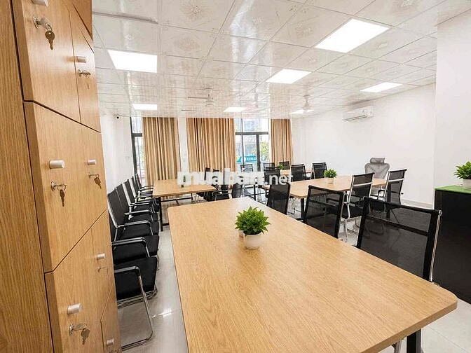 Văn phòng 60m2 sẵn nội thất, có m.lạnh, hầm xe ở Vạn Phúc. Giá 13 tr