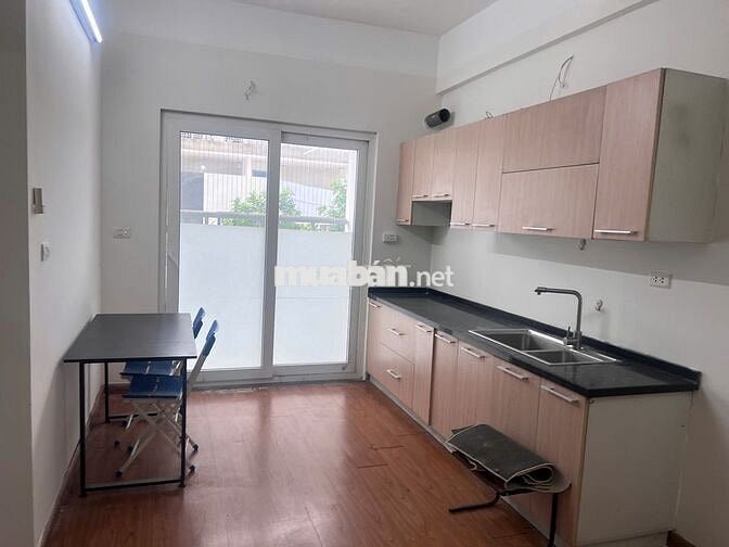 Cho thuê CHCC AZ Sky khu Đô thị Định Công, DT 80m2, 2PN, 2WC