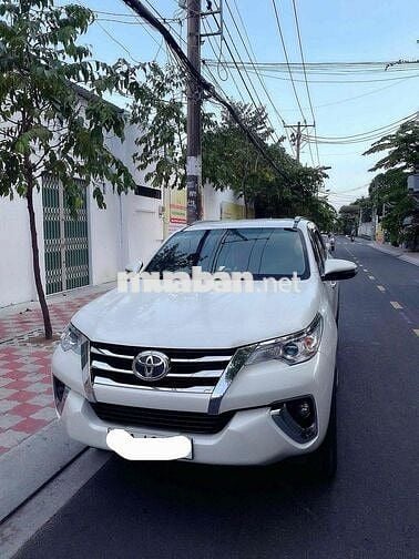 Toyota Fortuner 8 chỗ Trắng Tự động