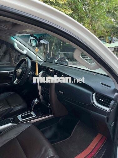 Toyota Fortuner 8 chỗ Trắng Tự động