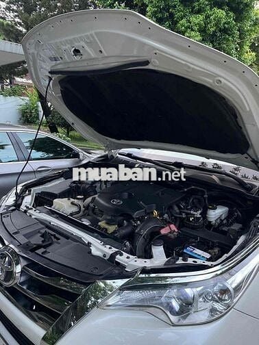 Toyota Fortuner 8 chỗ Trắng Tự động