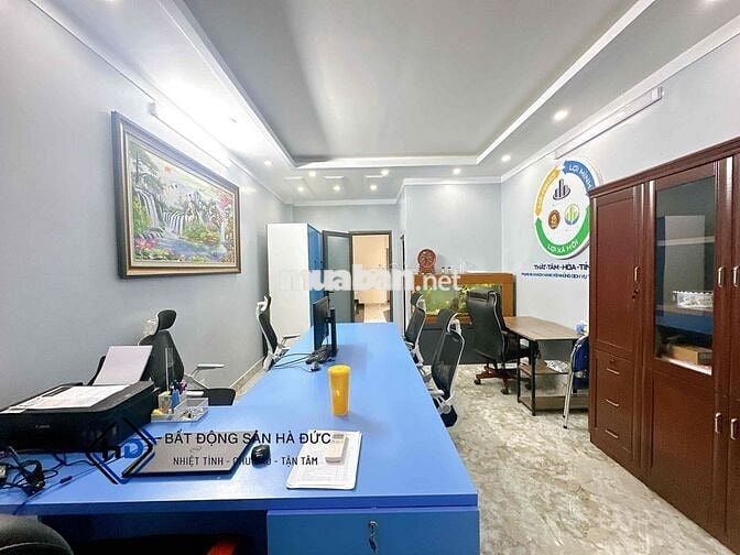 Văn phòng mặt tiền Lê Thị Riêng có ban công