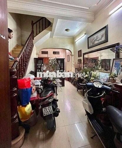 Cho thuê nhà Ngọc Hà 40m², 3 tầng, 4 phòng ngủ, chỉ 11 triệu/tháng