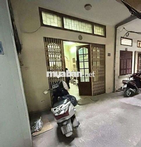 Cho thuê nhà Ngọc Hà 40m², 3 tầng, 4 phòng ngủ, chỉ 11 triệu/tháng