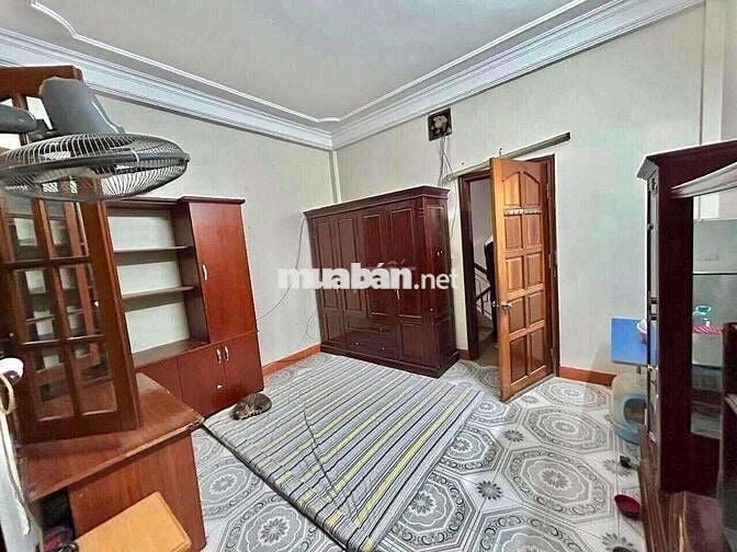 Cho thuê nhà Ngọc Hà 40m², 3 tầng, 4 phòng ngủ, chỉ 11 triệu/tháng