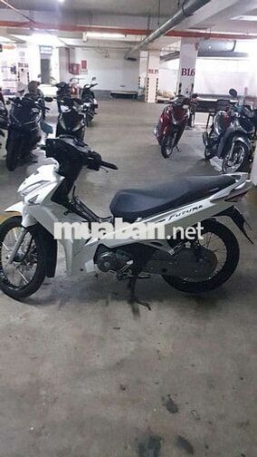 Honda Future Trắng Xăng