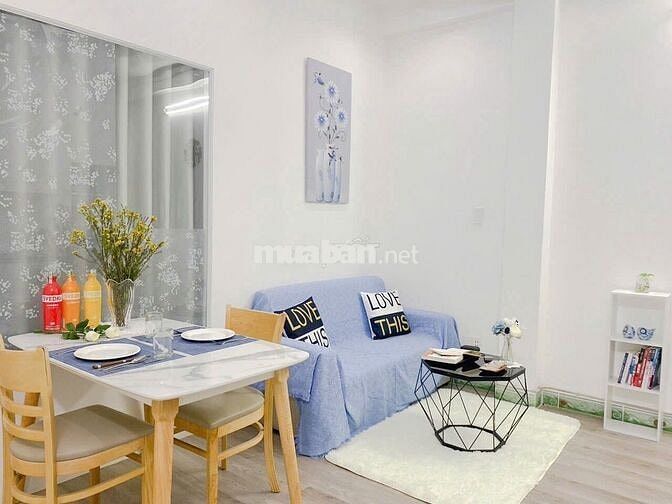 Căn hộ 2 phòng ngủ ban công full nội thất quận 1 gần công viên Tao Đàn