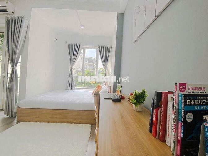 Căn hộ 2 phòng ngủ ban công full nội thất quận 1 gần công viên Tao Đàn