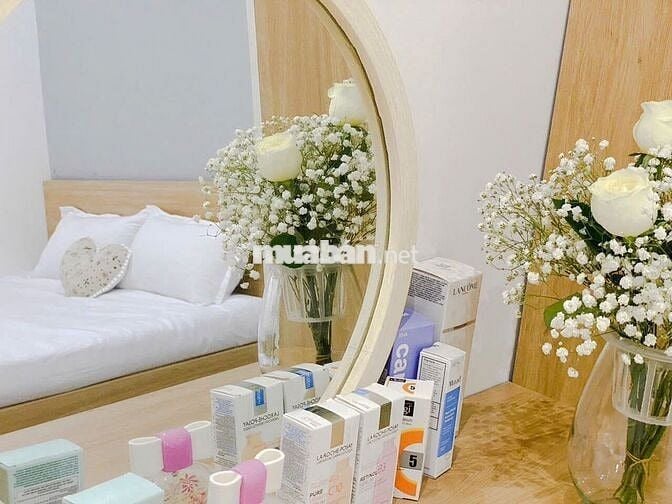 Căn hộ 2 phòng ngủ ban công full nội thất quận 1 gần công viên Tao Đàn