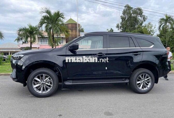 Xe 7 chỗ máy dầu tự động 2025 giá tốt, còn 1 xe