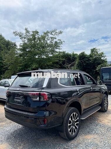 Ford Everest Platinum 2026 2.0L 4x2 AT Đen