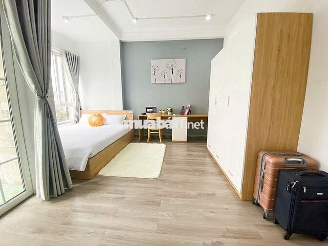 Căn hộ 2 phòng ngủ ban công full nội thất quận 1 gần công viên Tao Đàn