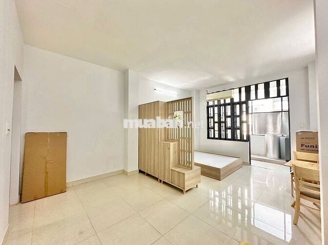 CĂN HỘ FULL NỐI THẤT TÁCH BẾP CỬA SỔ LỚN ĐINH BỘ LĨNH SÁT Q1