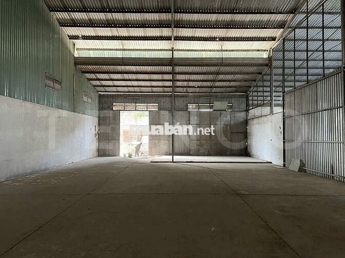 Kho xưởng 300 m² sát bên trường Đại học Y Dược, nhánh Nguyễn Văn Cừ ND