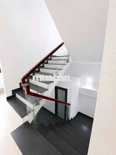 CHỦ GỬI CHO THUÊ NHÀ 3 LẦU MẶT TIỀN ĐƯỜNG NGUYỄN VĂN CỪ - CẦN THƠ