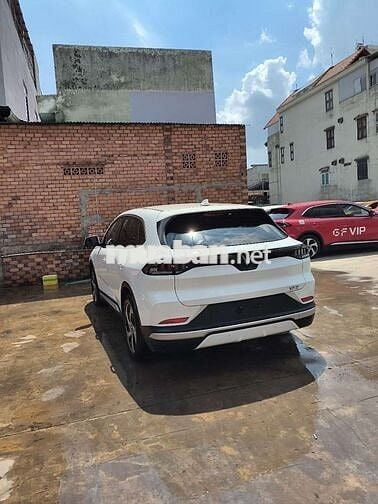 VF8 ECO TRẮNG