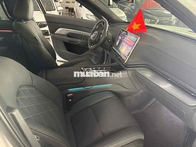 VinFast VF9 Plus 2023 Trắng 6 chỗ