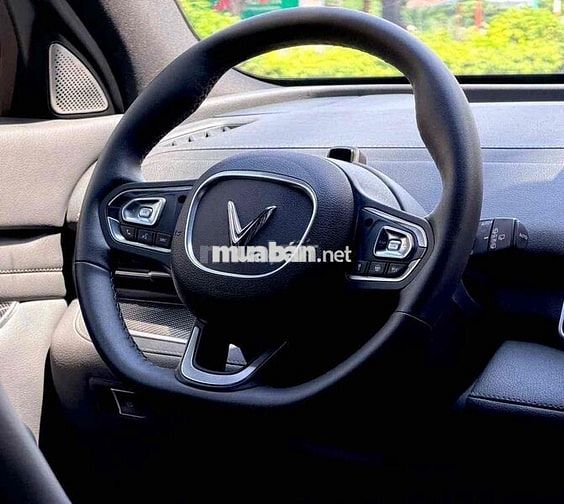 VinFast VF9 Plus 2023 Trắng 6 chỗ