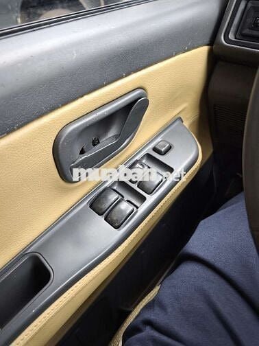Mitsubishi Jolie Bản đủ 8 chỗ Vàng cát