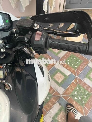 Suzuki Bandit 150 33000 km Trắng đen vàng