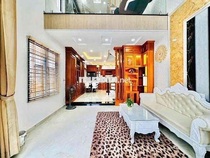 Cho thuê nhà đẹp góc 2MT hẻm XH 4PN