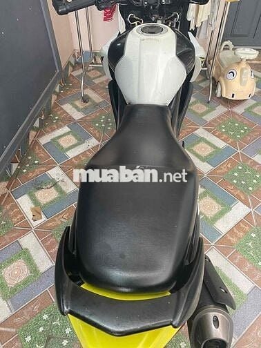 Suzuki Bandit 150 33000 km Trắng đen vàng