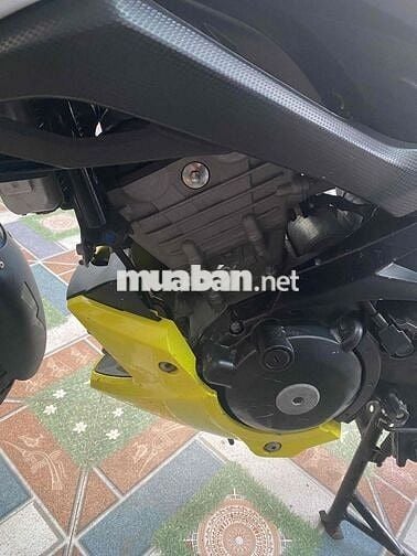 Suzuki Bandit 150 33000 km Trắng đen vàng