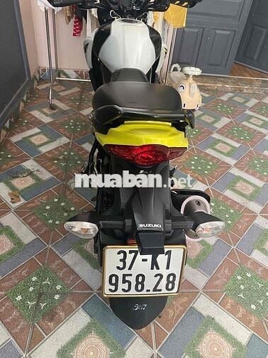 Suzuki Bandit 150 33000 km Trắng đen vàng