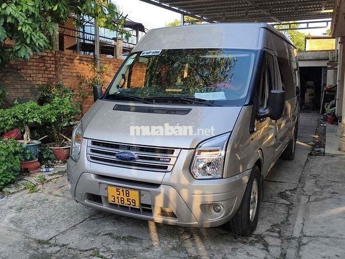 Ford Transit 16 chỗ màu Vàng cát