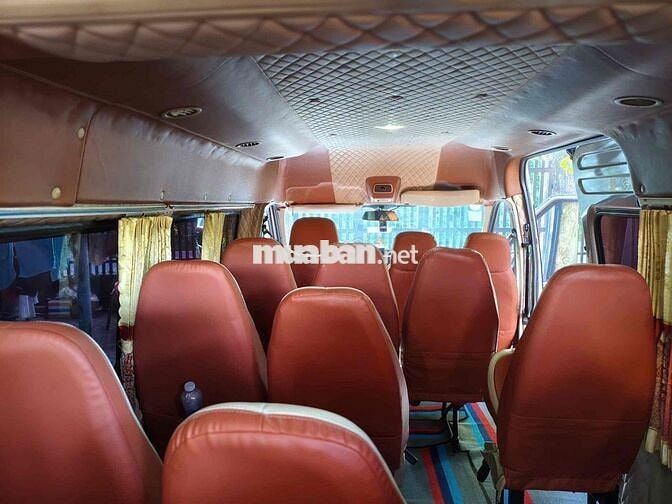 Ford Transit 16 chỗ màu Vàng cát