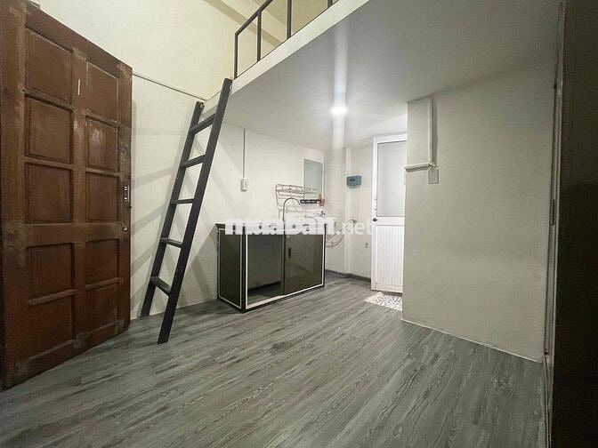 Phòng Sinh Viên Gần CVPM, Cách trường VOV 500m