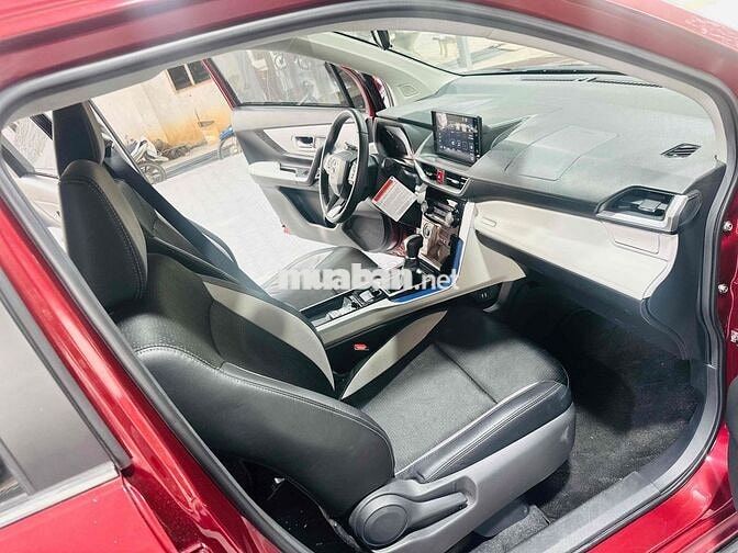 Toyota Veloz Top 2025 9.000 km Đỏ