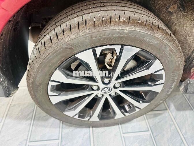 Toyota Veloz Top 2025 9.000 km Đỏ