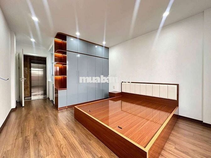 Hơn 10đ - TT Cầu Giấy 40m2 x 6T thang máy, ngõ thông, lô góc 2 thoáng.