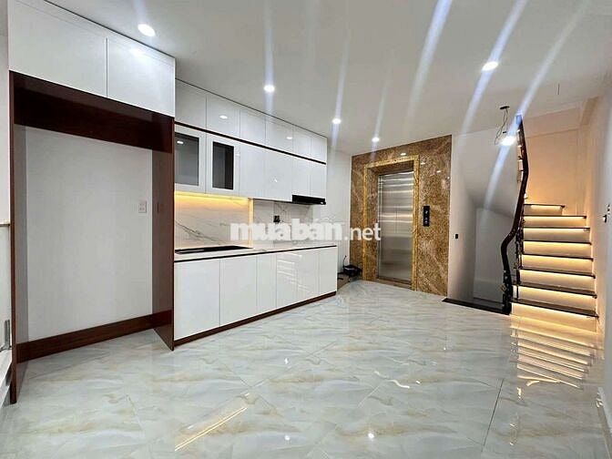 Hơn 10đ - TT Cầu Giấy 40m2 x 6T thang máy, ngõ thông, lô góc 2 thoáng.