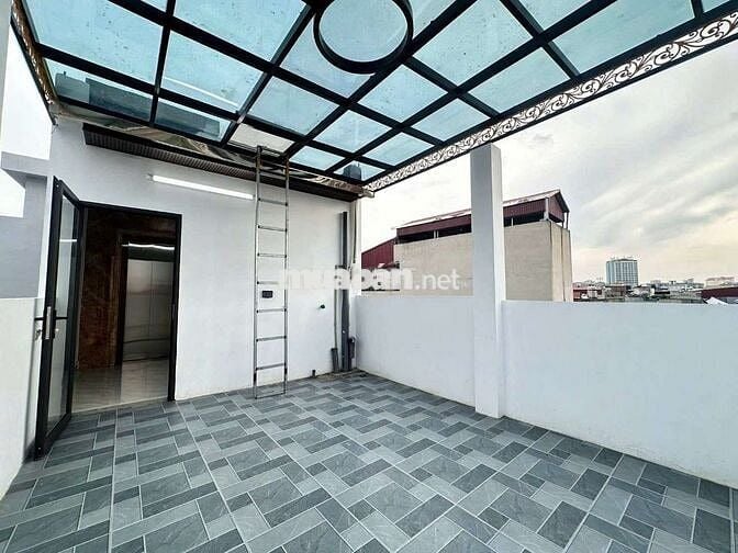 Hơn 10đ - TT Cầu Giấy 40m2 x 6T thang máy, ngõ thông, lô góc 2 thoáng.