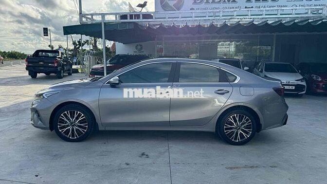 Kia K3 Premium 1.6 AT 2022 Tự động bản full giá to