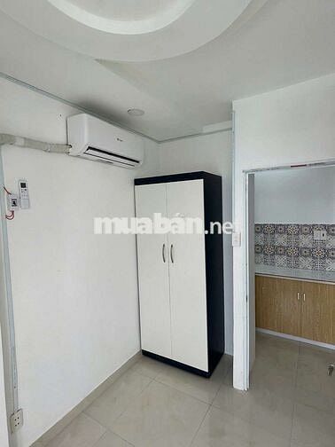Cho thuê 2 phòng ngủ cạnh KHU PHAN XÍCH LONG cửa sổ trời full nội thất