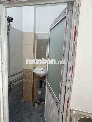 Cho thuê 2 phòng ngủ cạnh KHU PHAN XÍCH LONG cửa sổ trời full nội thất