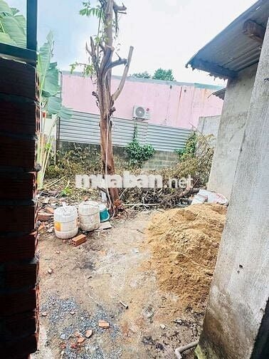 Cho thuê nhà 180m2 gần đường  MPTV