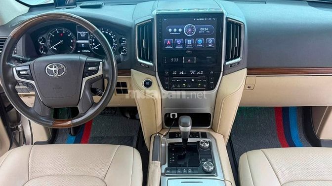 Bán Toyota Land Cruiser 4.6 V8 sản xuất 2016.