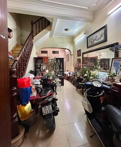 Cho thuê nhà ngõ 135 Đội Cấn, 4 ngủ, ngõ xe 3 gác 