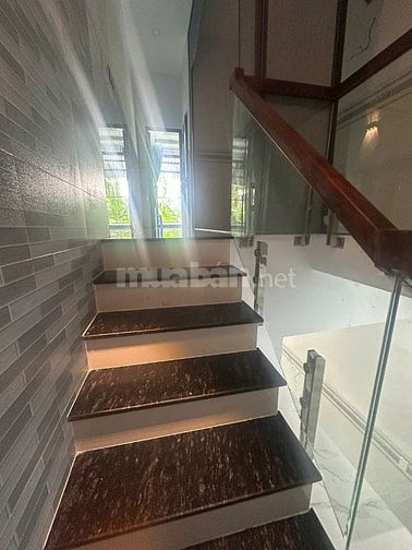BÁN NHÀ 1 TRẼT 1 LẦU  MỚI XÂY 