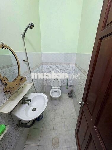 CHO THUÊ NHÀ NGUYÊN CĂN 1 TRỆT 3 LẦU, DT 4×15 CÓ 5PN,5WC. HẺM XE HƠI